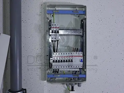 أعمال اللوحات الكهربائية والقواطع